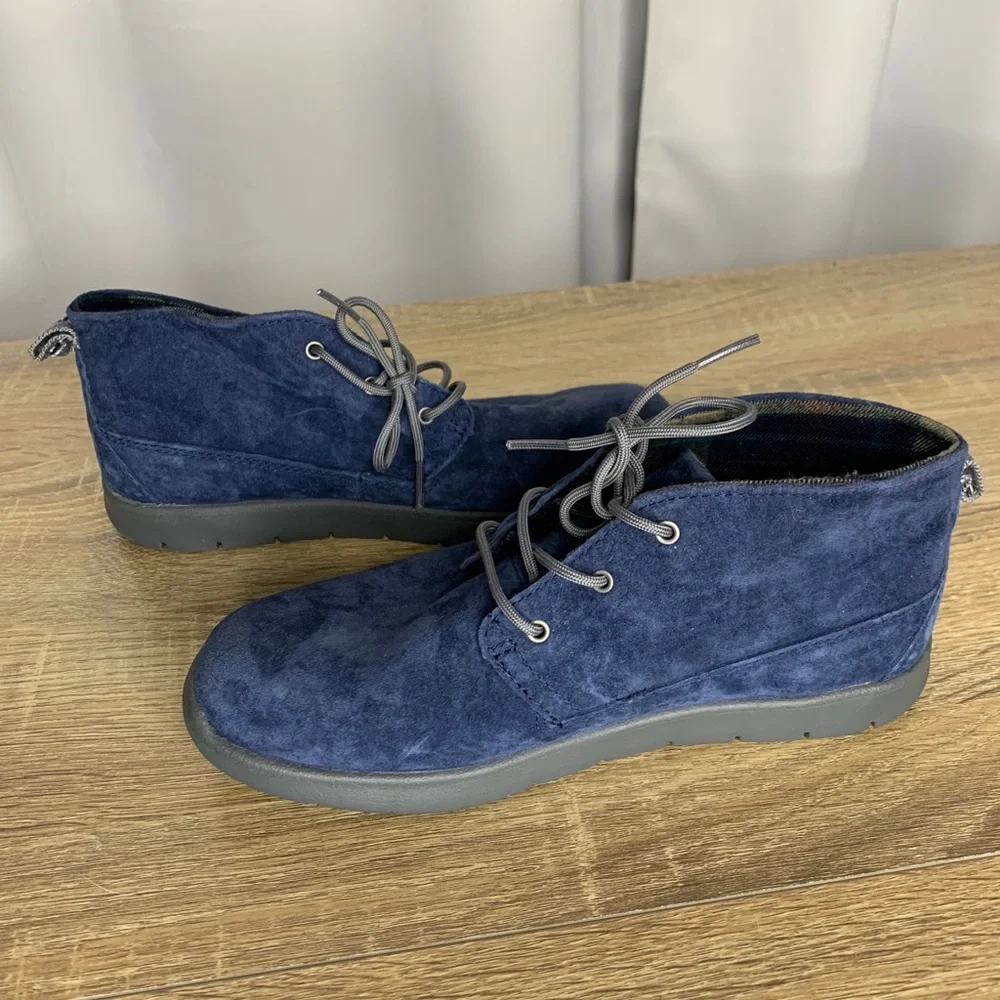 Sold UGG 1014363K Australia Navy Canoe Suede Lace Up Boots Shoes Boy's Sz.4Y - Picture 4 of 5